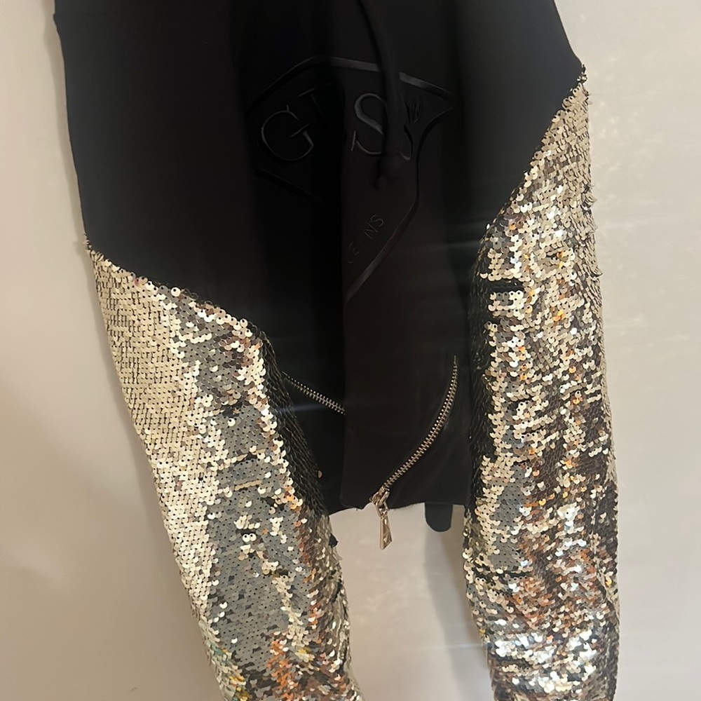 guess dropped black hoodien
